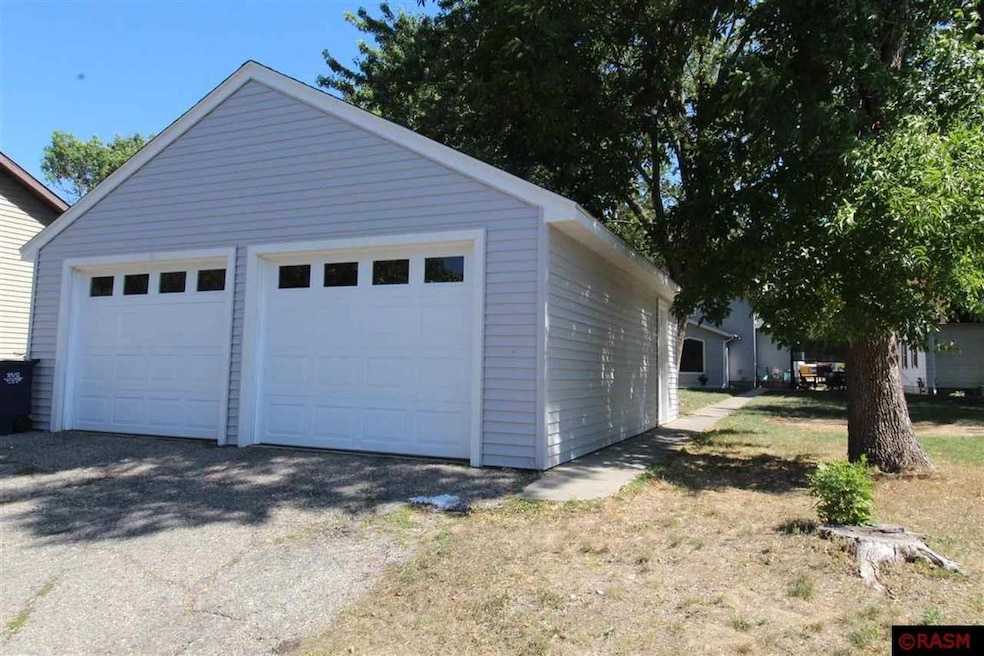 923 N Jefferson St, New Ulm, MN 56073 - photo 1