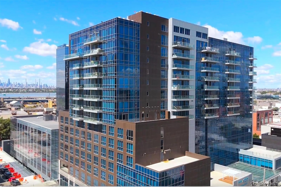 The Farrington unit 9-B, Flushing, NY 11354 - photo 1