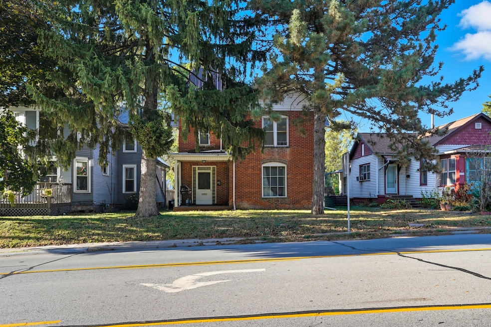 1109 E 2nd St, Muscatine, IA 52761 - photo 1