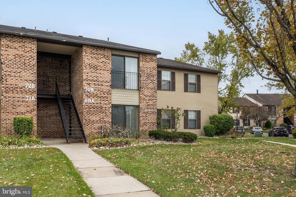 70B Sumac Ct unit 70B, Mount Laurel, NJ 08054 - photo 1