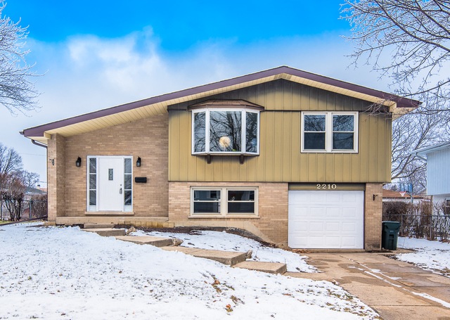 2210 Willow Ln, Rolling Meadows, IL 60008 - photo 1