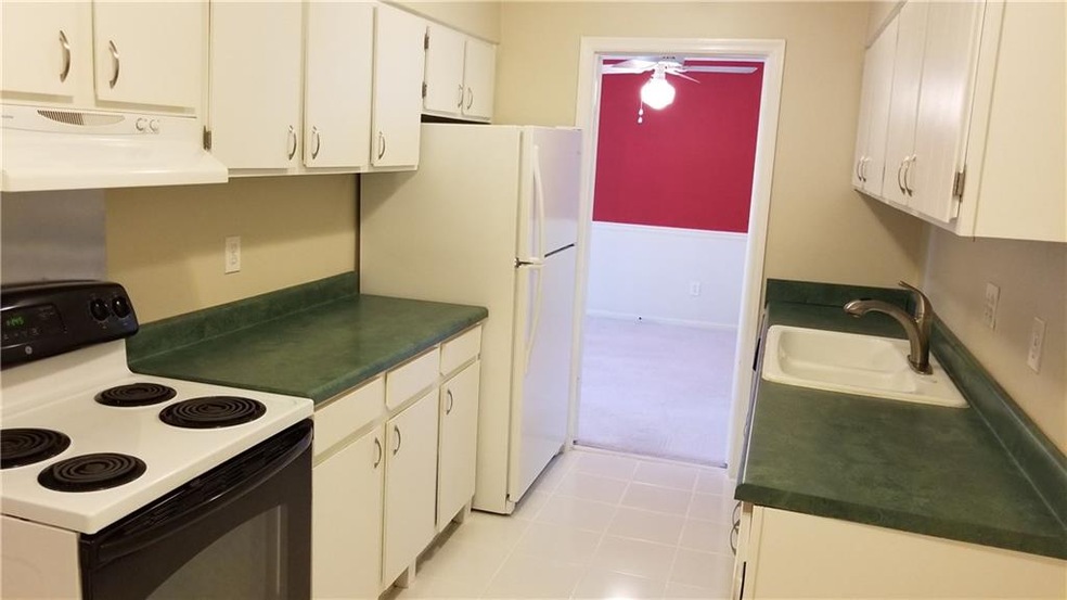 Bright and open kitchen with breakfast area