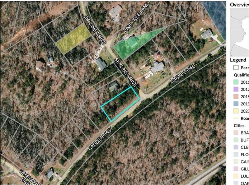 Great Corner lot! Easy to develop.