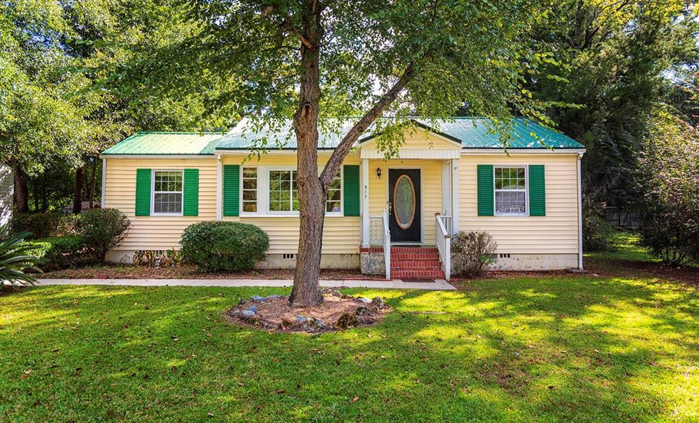 517 S Spruce St, Bainbridge, GA 39819 - photo 1