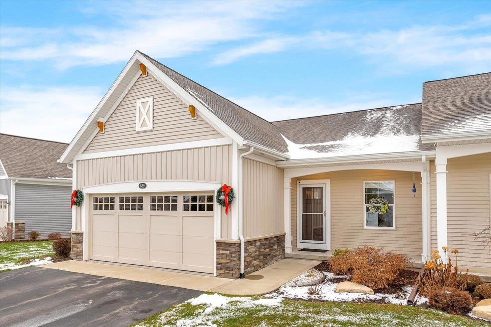 869 S Center Park Dr SW unit 18, Byron Township, MI 49315 - photo 1