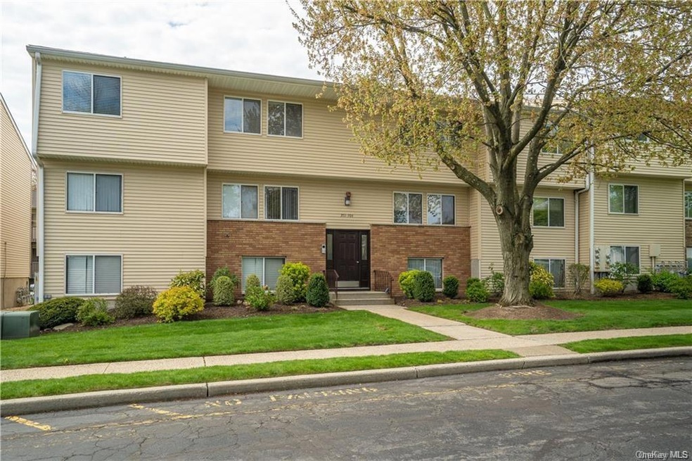 25 College Ave unit 806, Nanuet, NY 10954 - photo 1