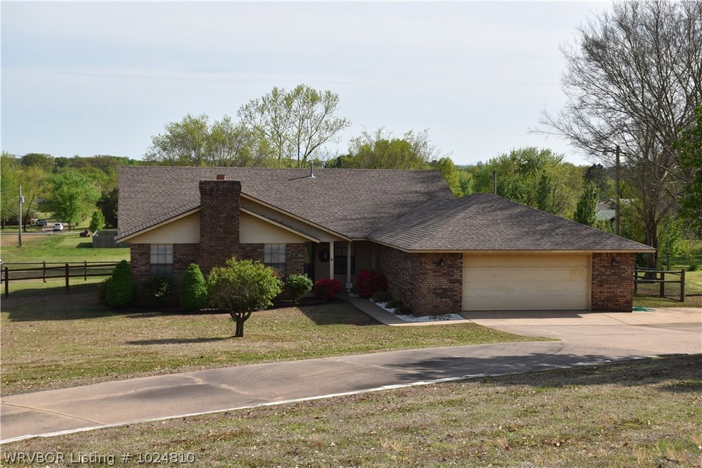 1916 W Shawntel Smith Blvd, Muldrow, OK 74948 - photo 1