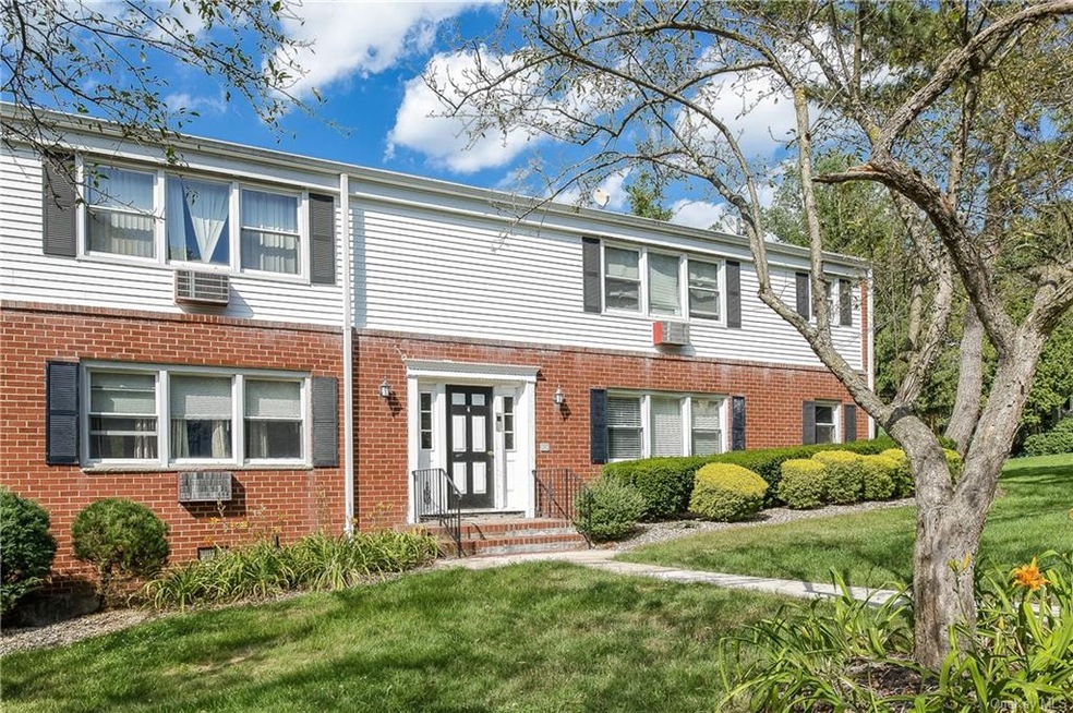 4 Danbury Ct unit 1305, Suffern, NY 10901 - photo 1