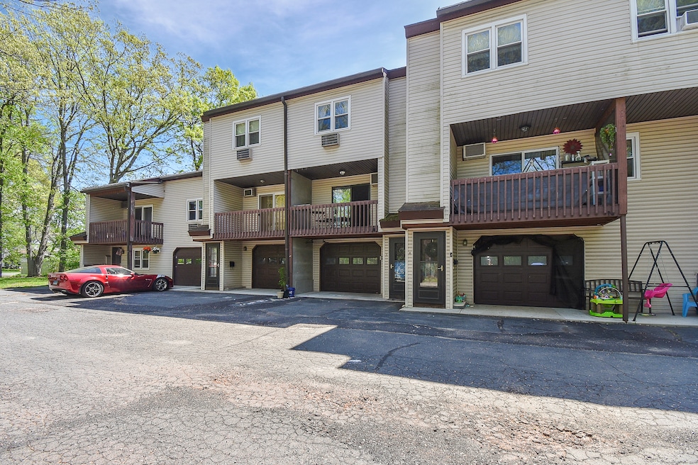 23 Hart Place unit 3, Plainville, CT 06062 - photo 1