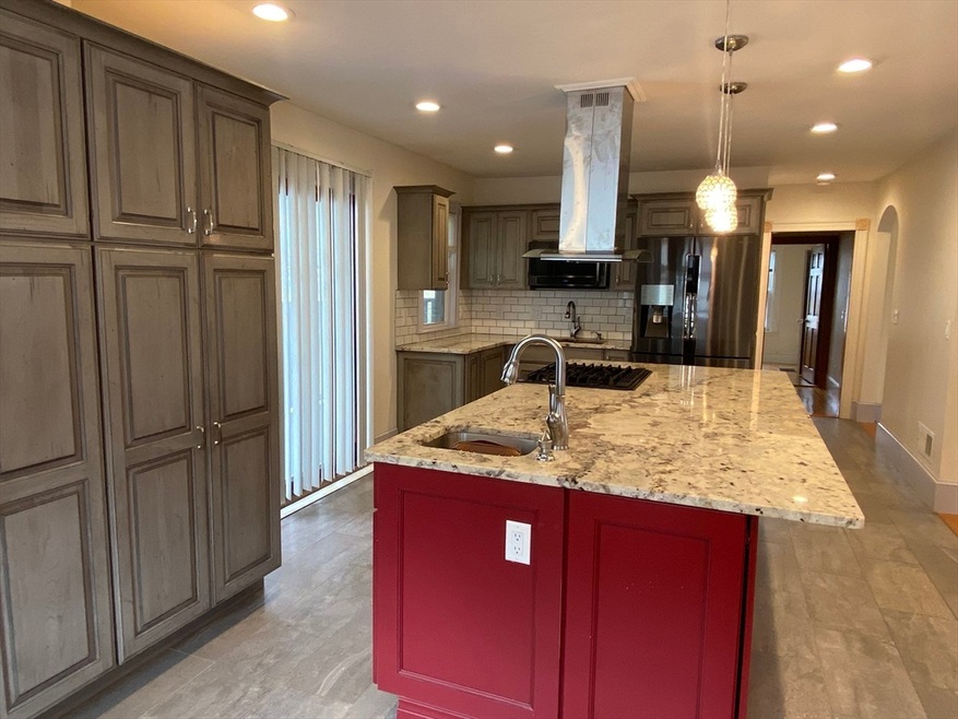 99 Walnut St unit 2, Malden, MA 02148 - photo 1