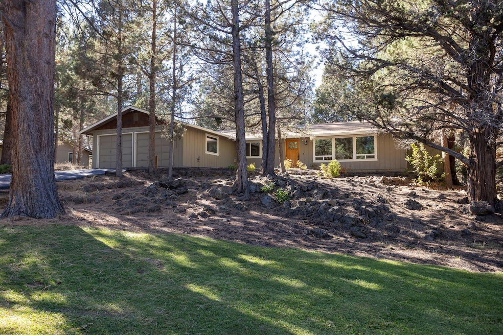 61335 Robin Hood Ln, Bend, OR 97702 - photo 1