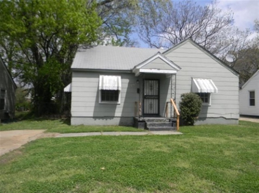 FRONT VIEW OF THE EXTERIOR.