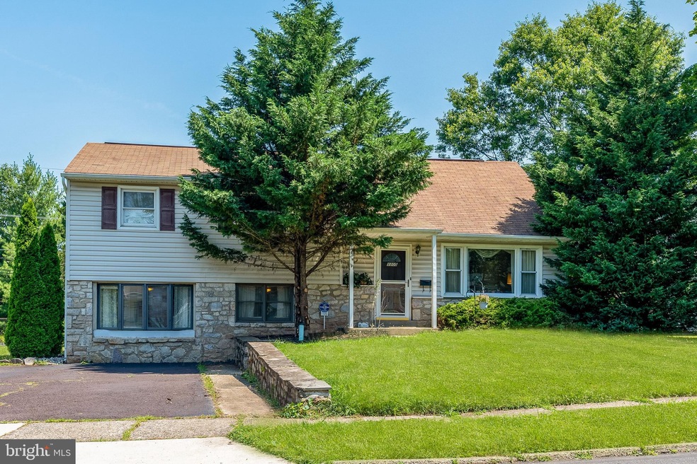 1105 Columbia Ave, Lansdale, PA 19446 - photo 1