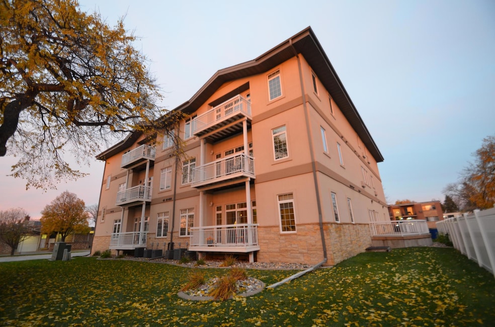 203 6th St S unit 103, Moorhead, MN 56560 - photo 1