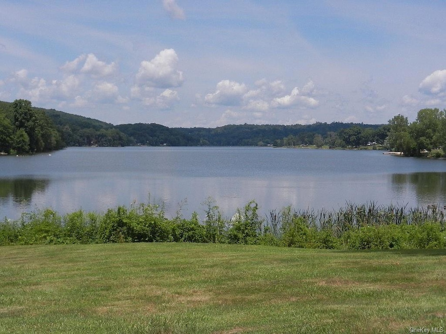 5 Clubhouse Dr, Carmel, NY 10512 - photo 1