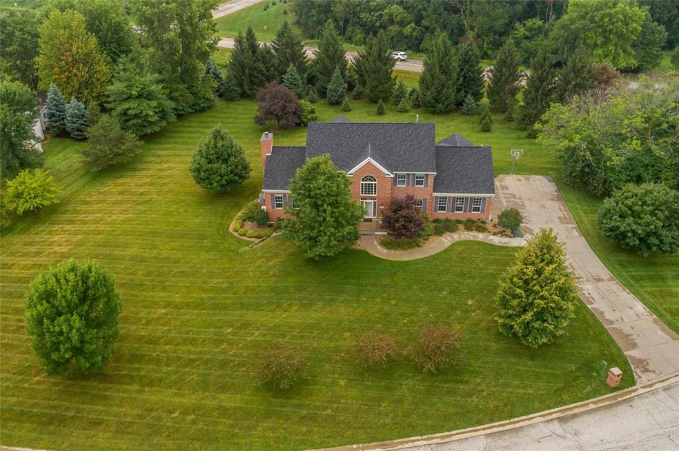 3155 Diamond Dr, Cedar Rapids, IA 52403 - photo 1