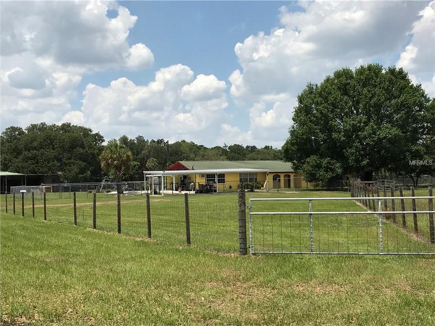Well maintained home/overlooks pool.