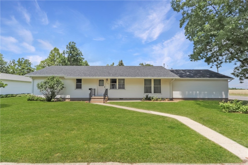 910 Beecher Dr, Tuscola, IL 61953 - photo 1