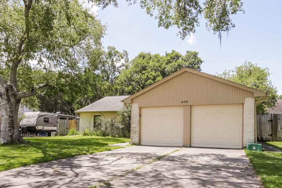 16422 Oxnard Ln, Friendswood, TX 77546 - photo 1