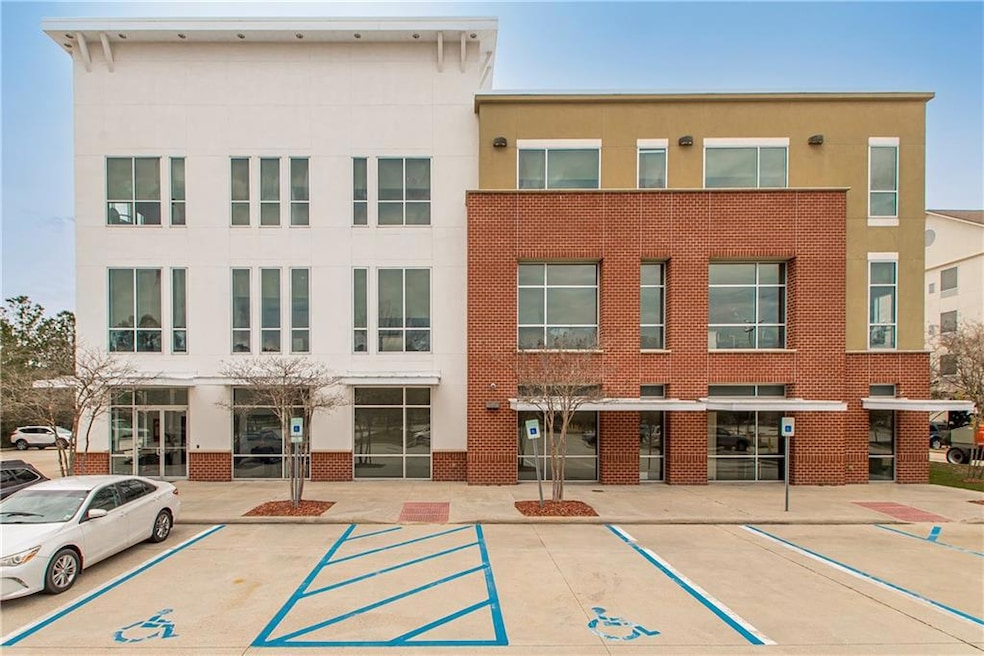 300 Holiday Square Blvd unit 200, Covington, LA 70433 - photo 1