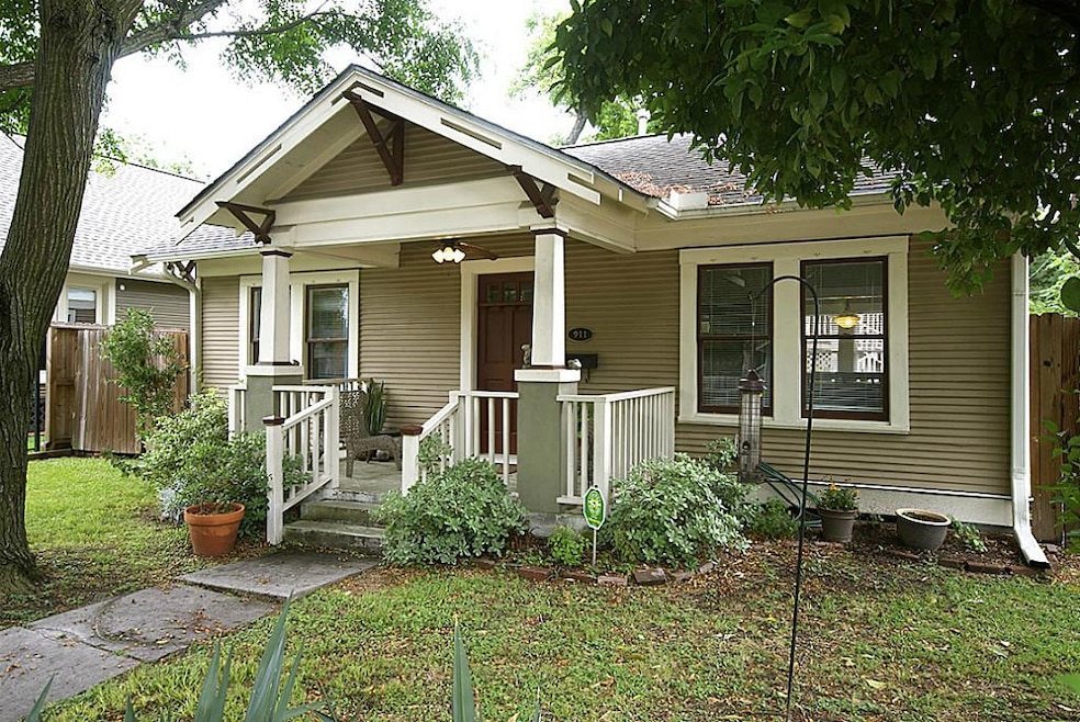 911 Tabor St, Houston, TX 77009 - photo 1