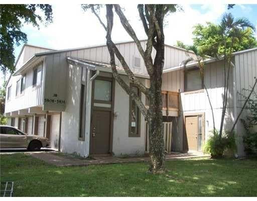 5814 NW 21st St unit 38E, Lauderhill, FL 33313 - photo 1