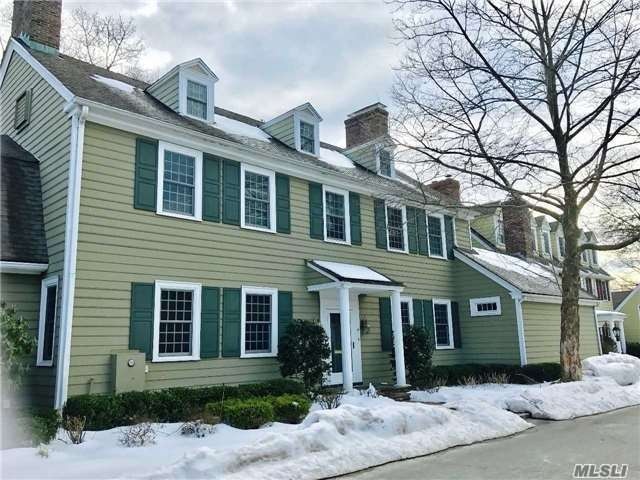9 Duke of Gloucester, Manhasset, NY 11030 - photo 1