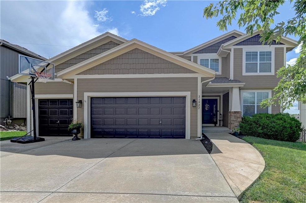 21927 W 96th St, Lenexa, KS 66220 - photo 1