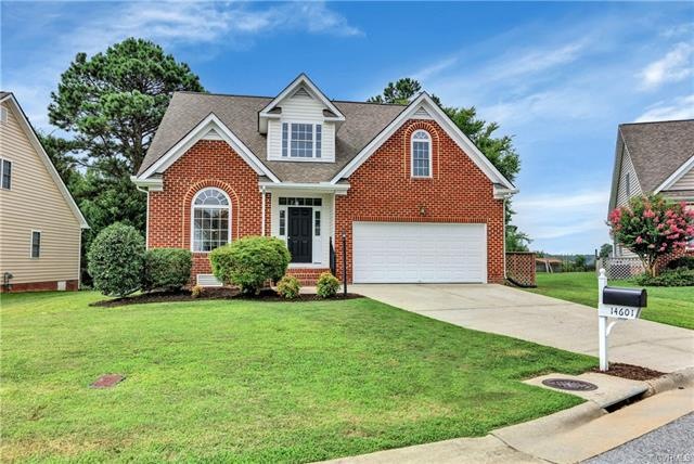 Welcome to 14601 Cove View Circle - sited on a cul