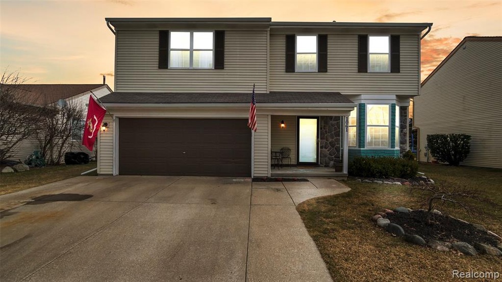 1061 Dartmouth Ln, Waterford, MI 48327 - photo 1