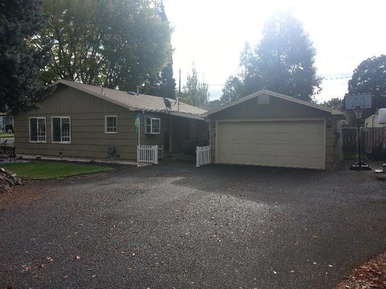 461 N 5th St, Central Point, OR 97502 - photo 1