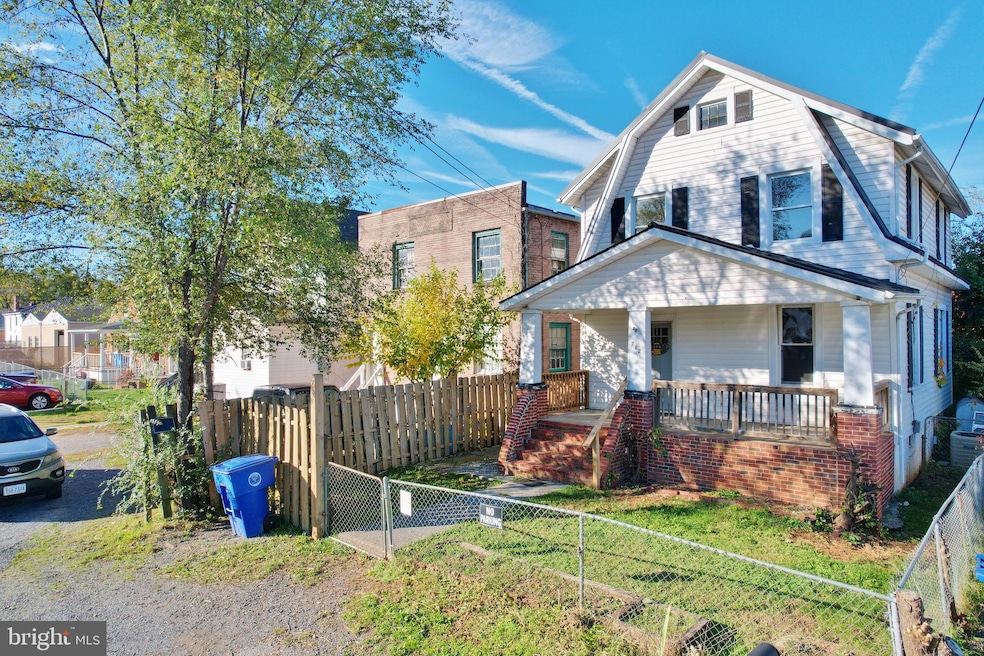 722 Warren Ave, Front Royal, VA 22630 - photo 1