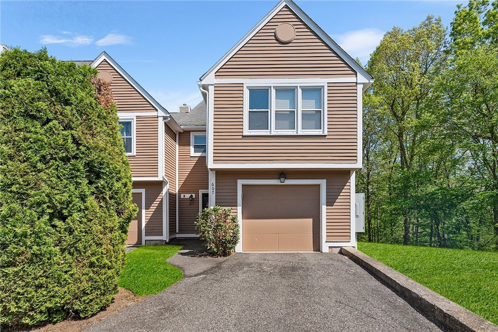 607 Brookhaven Ln, Woonsocket, RI 02895 - photo 1