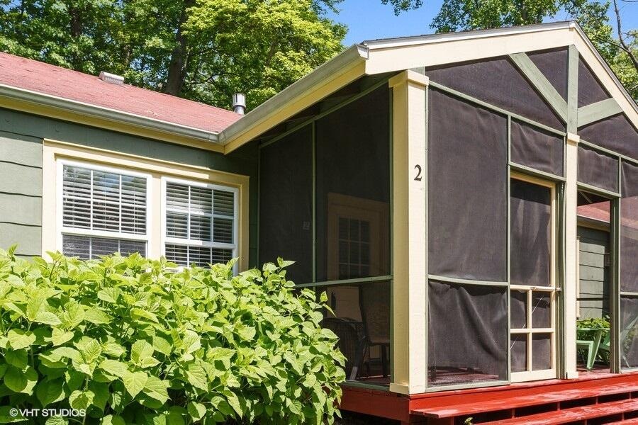 15657LakeshoreRd_Unit2_57_FrontView_L