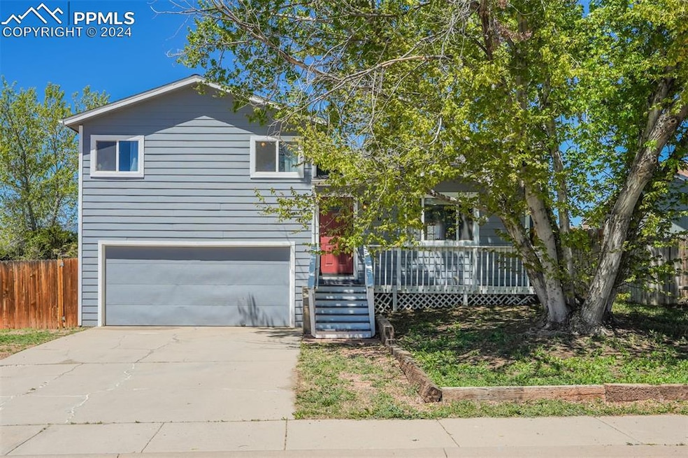 View of front of house featuring a garage