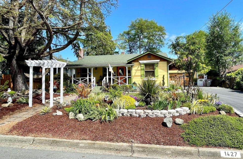 1427 NW Washington Blvd, Grants Pass, OR 97526 - photo 1