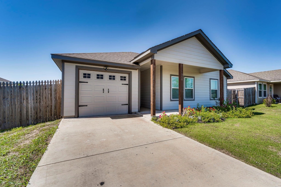 319 Blakney St, Cleburne, TX 76031 - photo 1