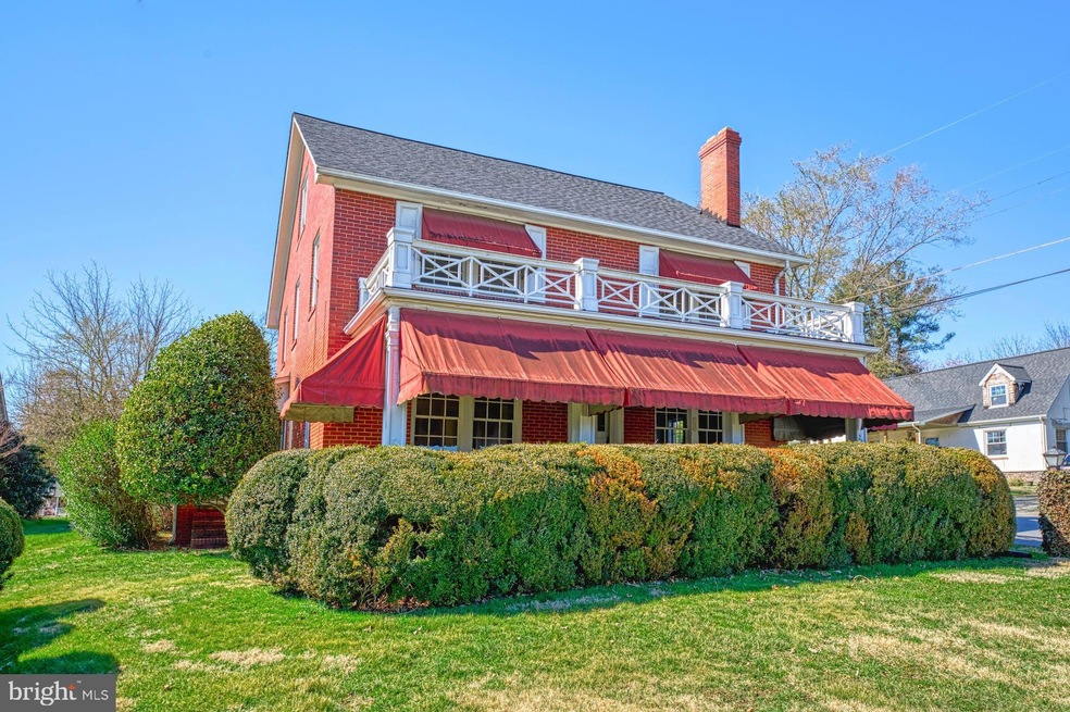 201 S Nursery Ave, Purcellville, VA 20132 - photo 1