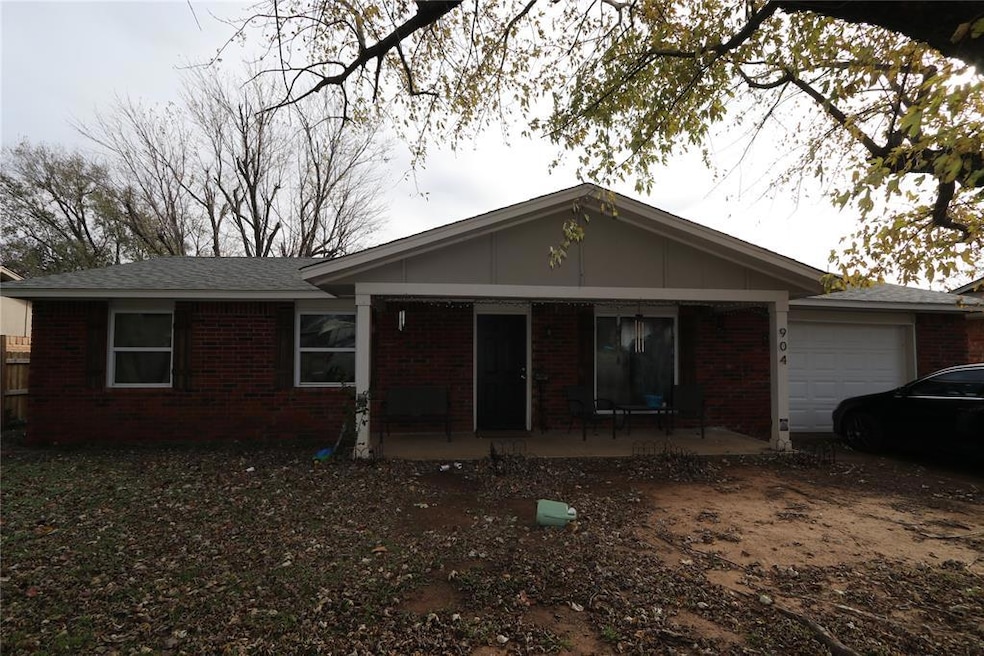 904 Parkview Dr, Cushing, OK 74023 - photo 1
