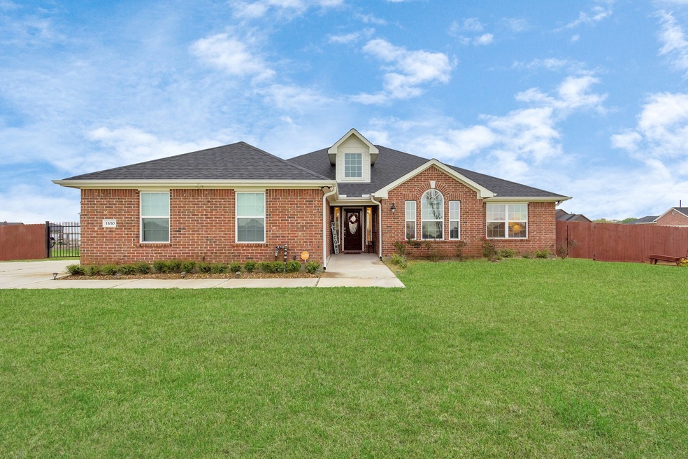 11010 Stallion Dr, Needville, TX 77461 - photo 1