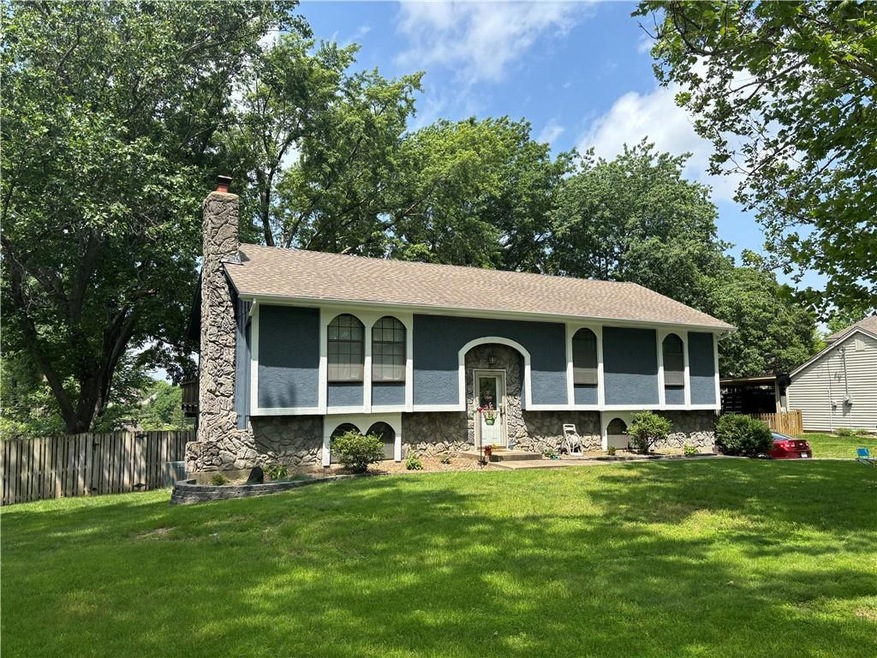 4916 Rosehill Dr, Shawnee, KS 66216 - photo 1