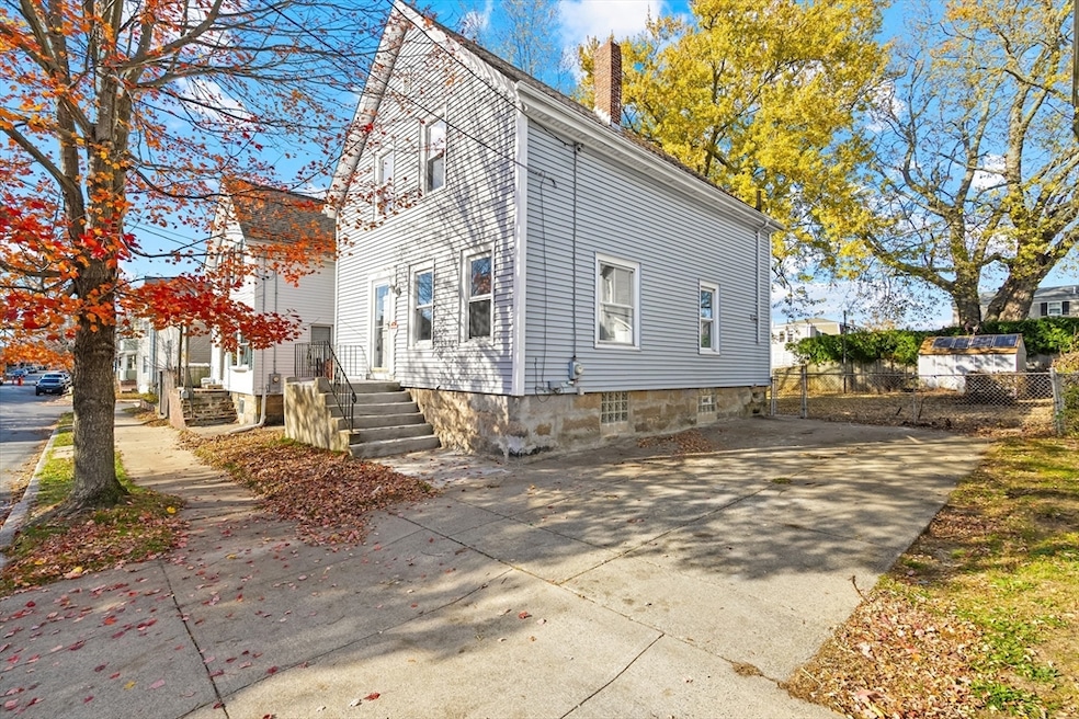 135 Sycamore St, New Bedford, MA 02740 - photo 1