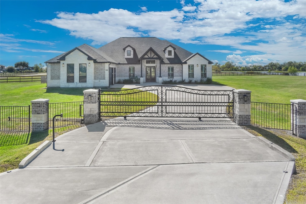 22010 Chenango Lake Dr, Angleton, TX 77515 - photo 1