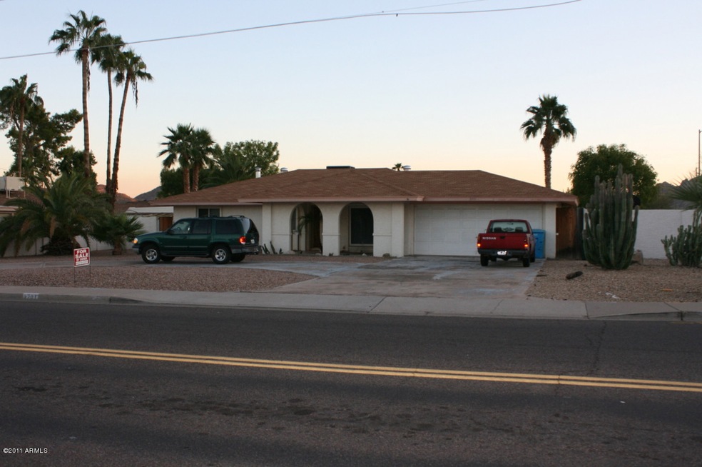 3201 E. Cholla St