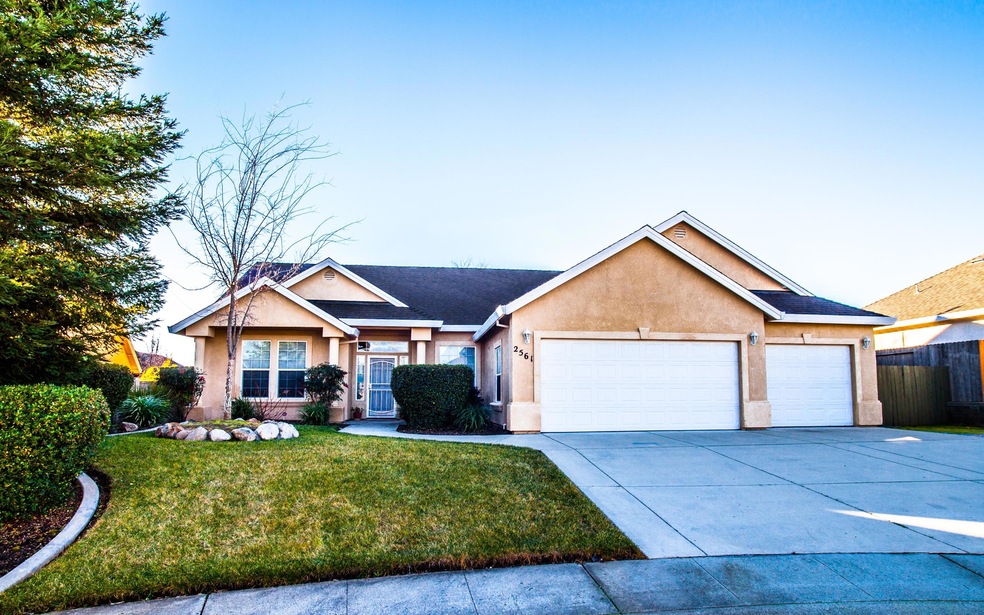 2561 Warm Spring Ln, Redding, CA 96003 - photo 1