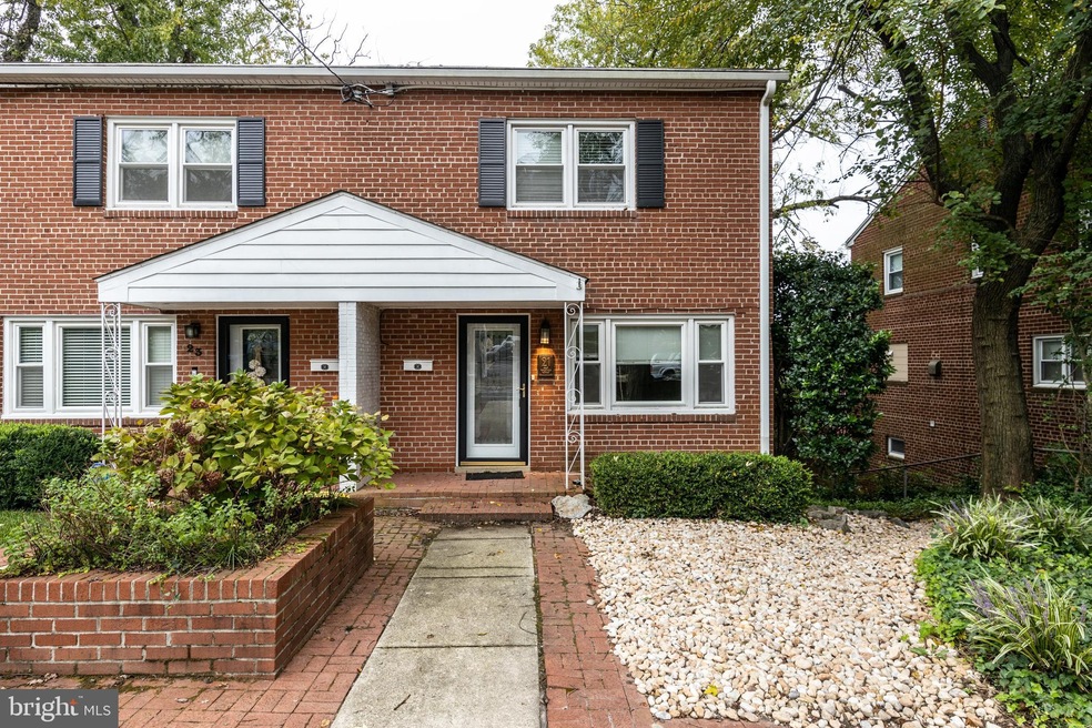 21 W Taylor Run Pkwy, Alexandria, VA 22314 - photo 1