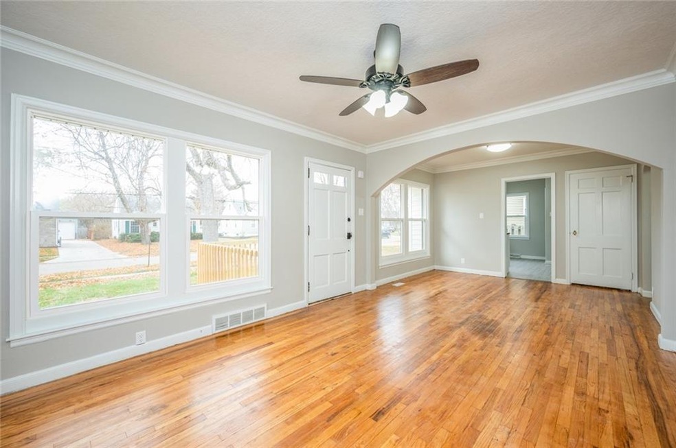 2421 51st St, Des Moines, IA 50310 - photo 1