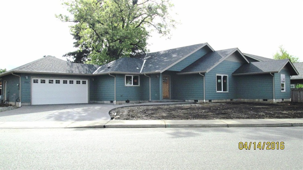 529 SW Leonard St, Grants Pass, OR 97526 - photo 1