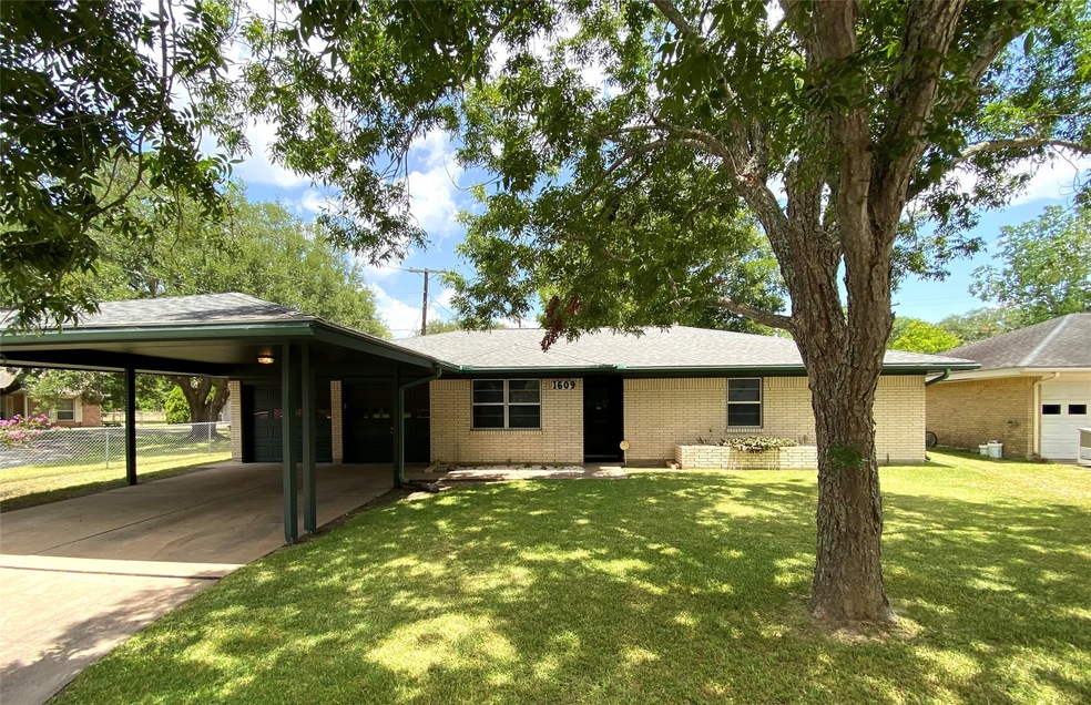 1609 Edna Ave, Bay City, TX 77414 - photo 1