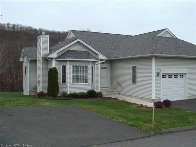 81 Pondview Cir unit 29, Beacon Falls, CT 06403 - photo 1
